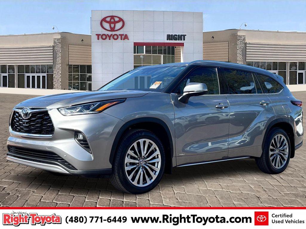 used 2025 Toyota Highlander Hybrid car, priced at $48,590