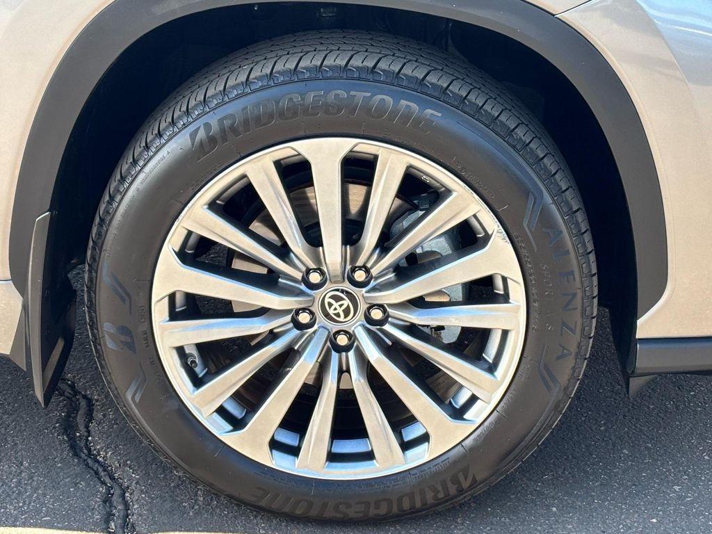 used 2025 Toyota Highlander Hybrid car, priced at $48,590