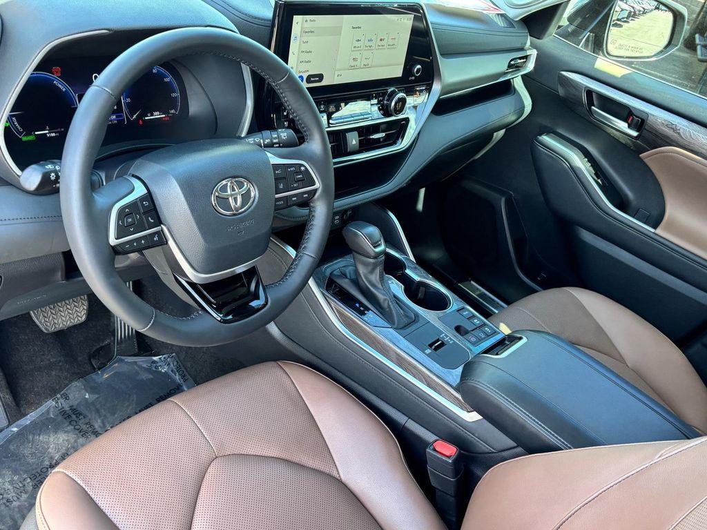 used 2025 Toyota Highlander Hybrid car, priced at $48,590