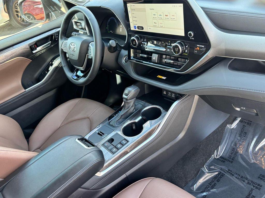 used 2025 Toyota Highlander Hybrid car, priced at $48,590