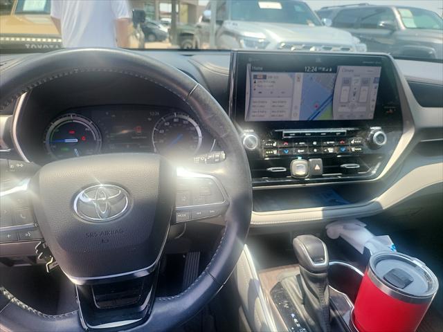 used 2021 Toyota Highlander Hybrid car