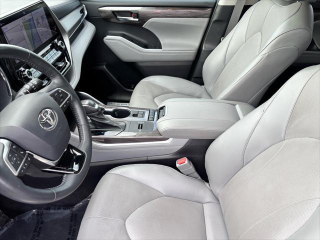 used 2021 Toyota Highlander Hybrid car, priced at $38,680