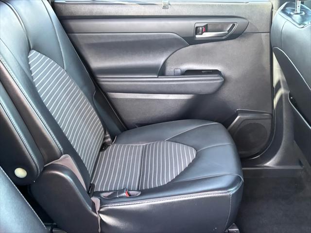 used 2021 Toyota Highlander car, priced at $35,034