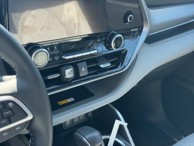 used 2024 Toyota Highlander car, priced at $50,038