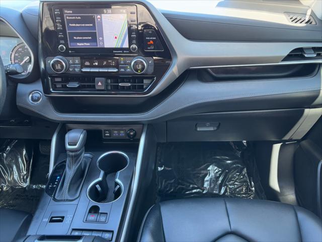 used 2022 Toyota Highlander car, priced at $36,864