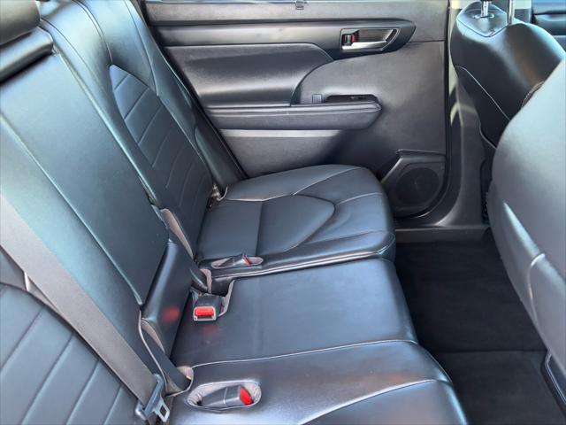 used 2022 Toyota Highlander Hybrid car, priced at $38,385