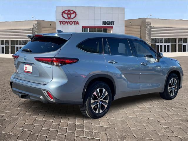 used 2022 Toyota Highlander Hybrid car, priced at $38,385