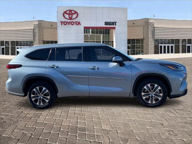 used 2022 Toyota Highlander Hybrid car, priced at $38,385