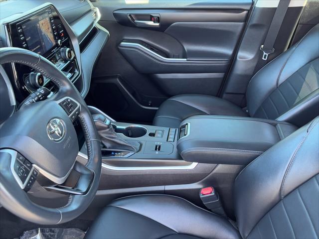 used 2022 Toyota Highlander Hybrid car, priced at $38,385