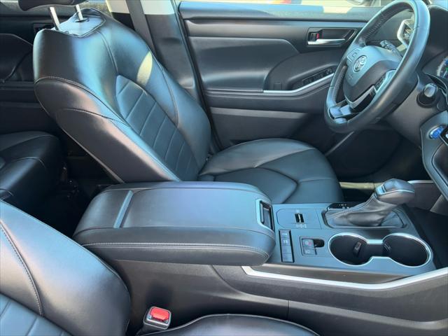 used 2022 Toyota Highlander Hybrid car, priced at $38,385