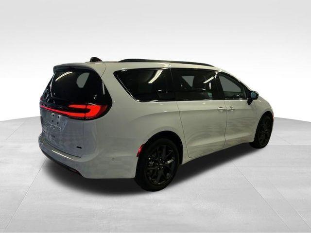 new 2024 Chrysler Pacifica car, priced at $56,180