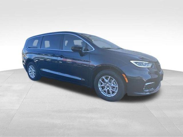 new 2025 Chrysler Pacifica car, priced at $42,640