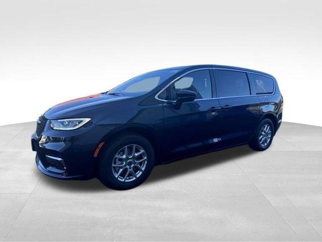 new 2025 Chrysler Pacifica car, priced at $42,640