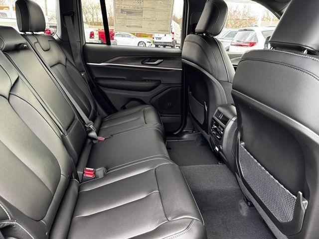 new 2025 Jeep Grand Cherokee car, priced at $49,549