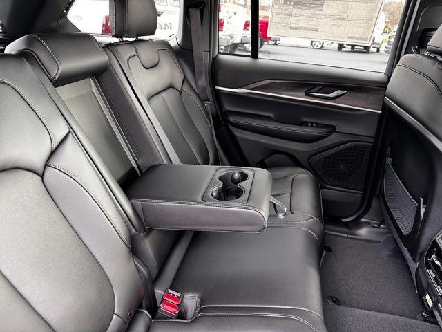 new 2025 Jeep Grand Cherokee car, priced at $49,549