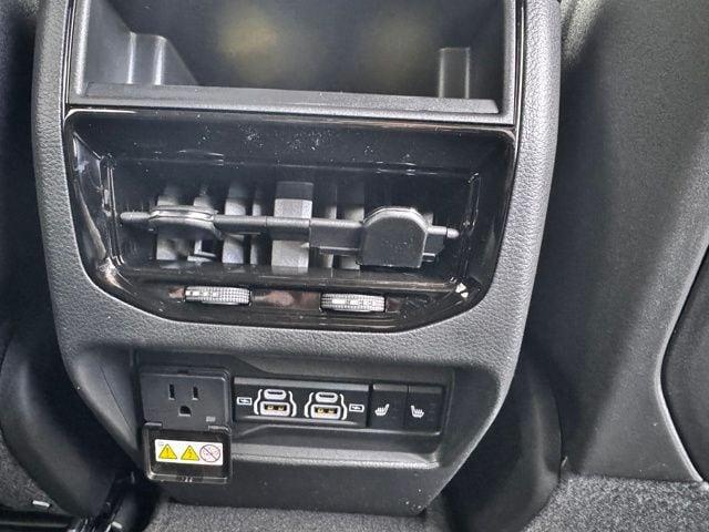 new 2025 Jeep Grand Cherokee car, priced at $49,549