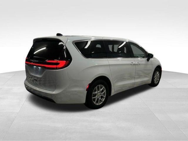 new 2024 Chrysler Pacifica car, priced at $44,300