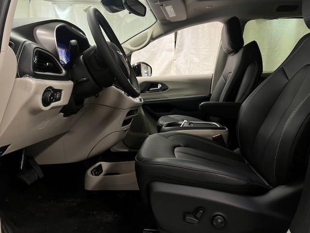 new 2024 Chrysler Pacifica car, priced at $44,300