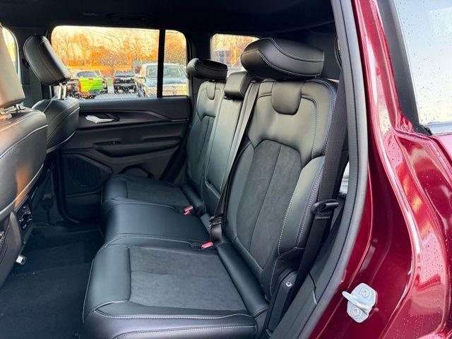 new 2025 Jeep Grand Cherokee car, priced at $42,985