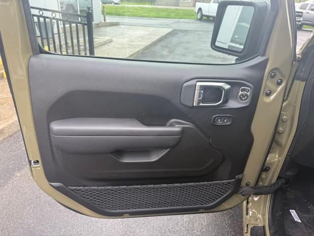 new 2025 Jeep Gladiator car, priced at $48,198