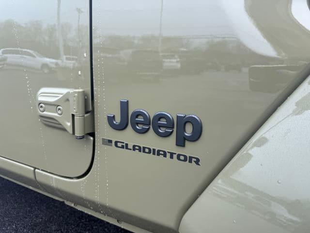 new 2025 Jeep Gladiator car, priced at $48,198