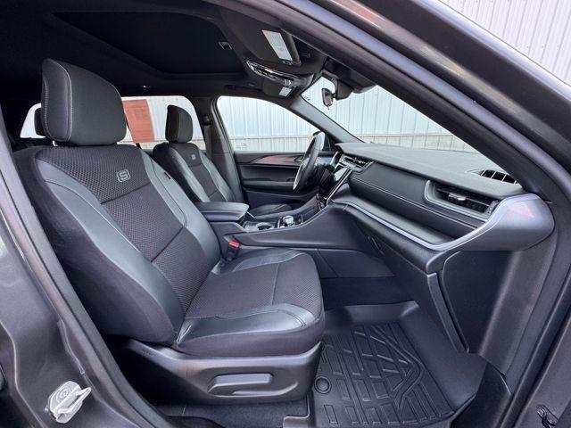 used 2025 Jeep Grand Cherokee car, priced at $36,140