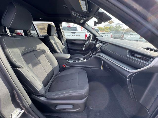 new 2025 Jeep Grand Cherokee car, priced at $40,055