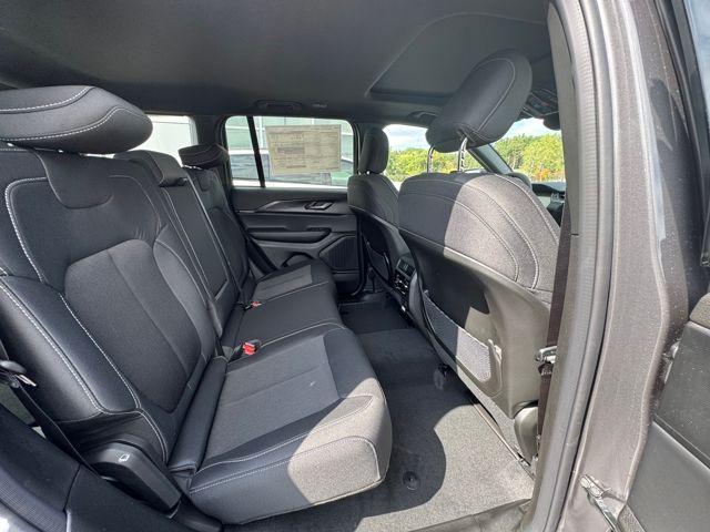 new 2025 Jeep Grand Cherokee car, priced at $40,055