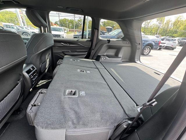 new 2025 Jeep Grand Cherokee car, priced at $40,055