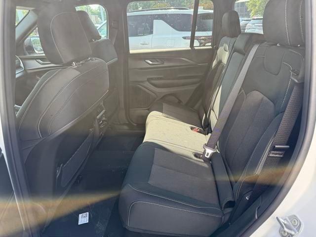 new 2025 Jeep Grand Cherokee car, priced at $42,072