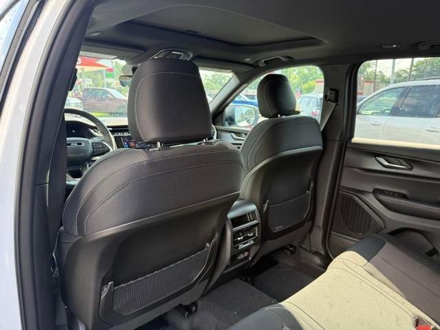 new 2025 Jeep Grand Cherokee car, priced at $42,072