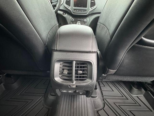 used 2023 Jeep Cherokee car, priced at $25,916