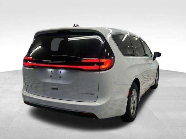 new 2024 Chrysler Pacifica car, priced at $49,175