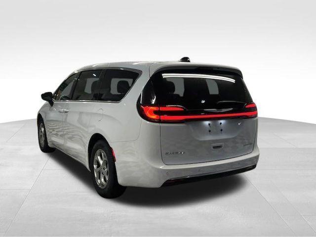 new 2024 Chrysler Pacifica car, priced at $49,175