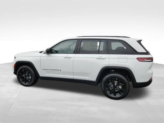 new 2025 Jeep Grand Cherokee car, priced at $40,747