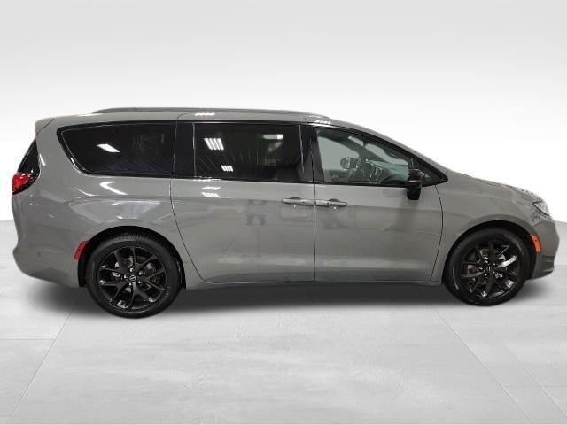 new 2025 Chrysler Pacifica car, priced at $48,218