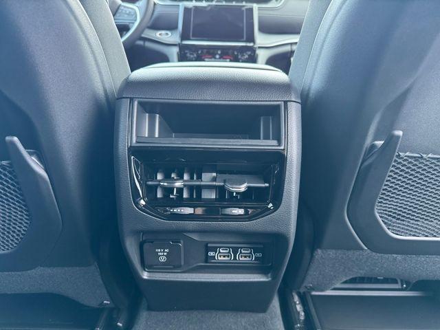 new 2025 Jeep Grand Cherokee car, priced at $41,782