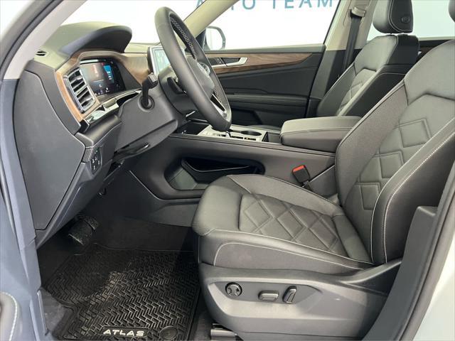 new 2025 Volkswagen Atlas car, priced at $40,700