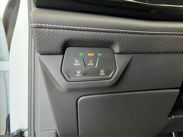 new 2025 Volkswagen Atlas car, priced at $40,700