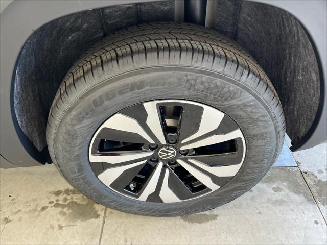 new 2025 Volkswagen Atlas car, priced at $40,700