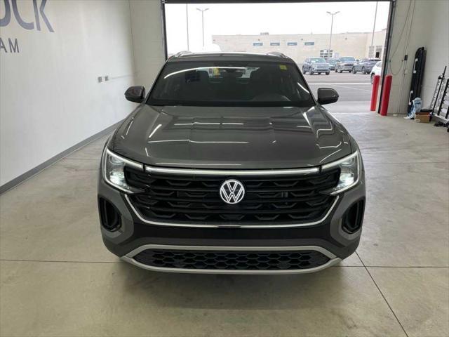 new 2025 Volkswagen Atlas Cross Sport car, priced at $45,678