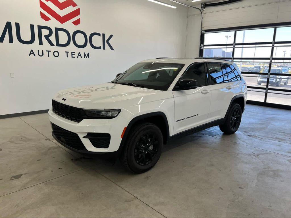 used 2024 Jeep Grand Cherokee car, priced at $38,590