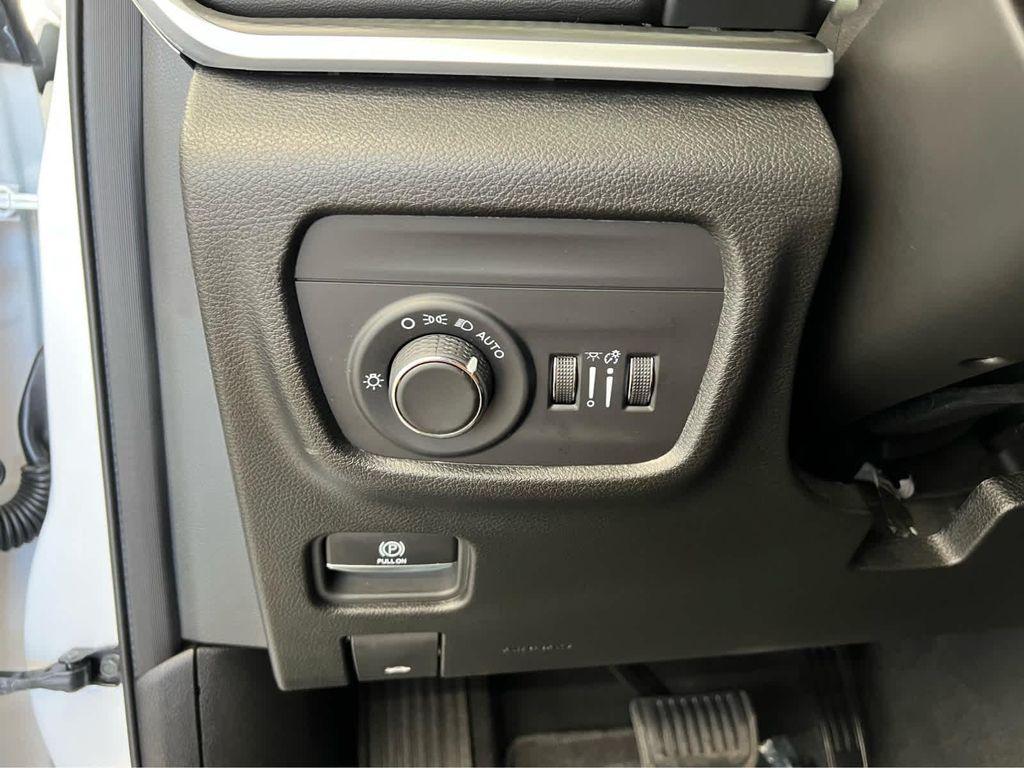 used 2024 Jeep Grand Cherokee car, priced at $38,590