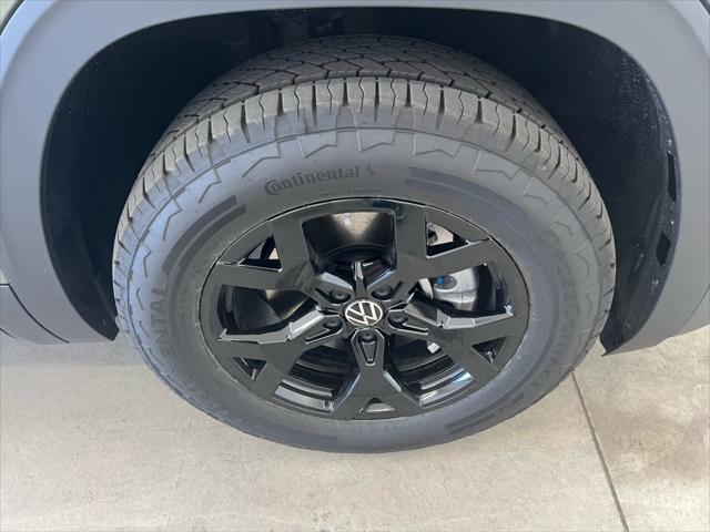 new 2025 Volkswagen Atlas car, priced at $47,370