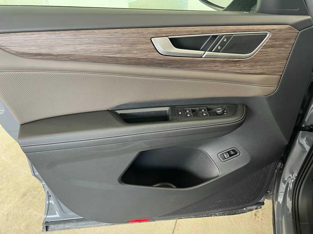 new 2025 Volkswagen Atlas car, priced at $51,050