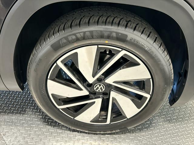 used 2024 Volkswagen Atlas car, priced at $33,499