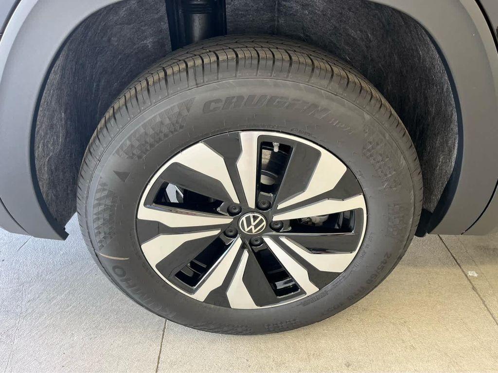 new 2025 Volkswagen Atlas car, priced at $40,522