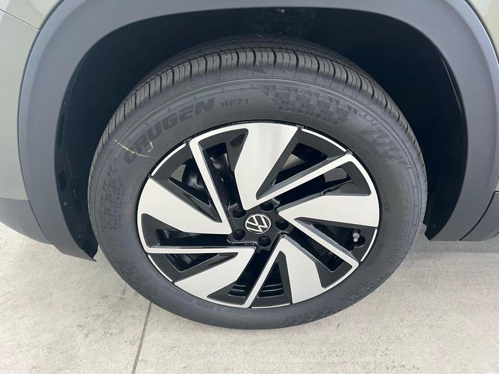 new 2025 Volkswagen Atlas car, priced at $49,428