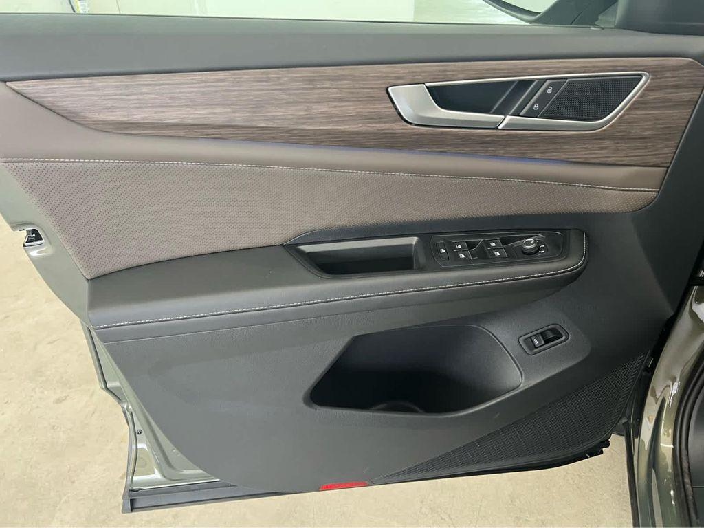 new 2025 Volkswagen Atlas car, priced at $49,428
