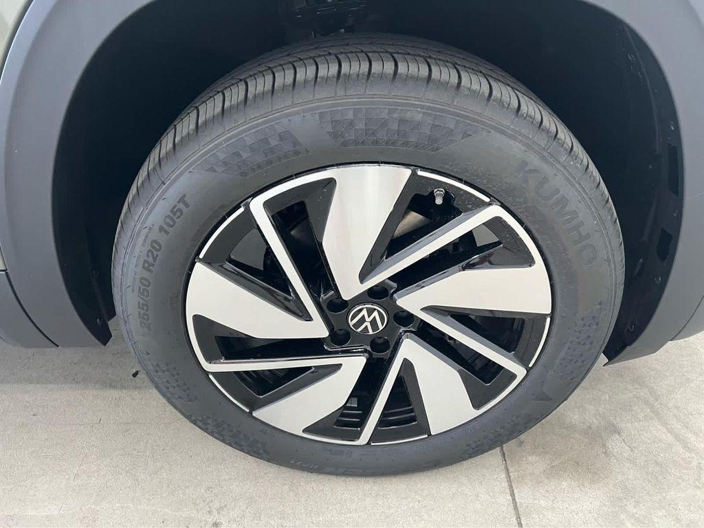new 2025 Volkswagen Atlas car, priced at $49,428